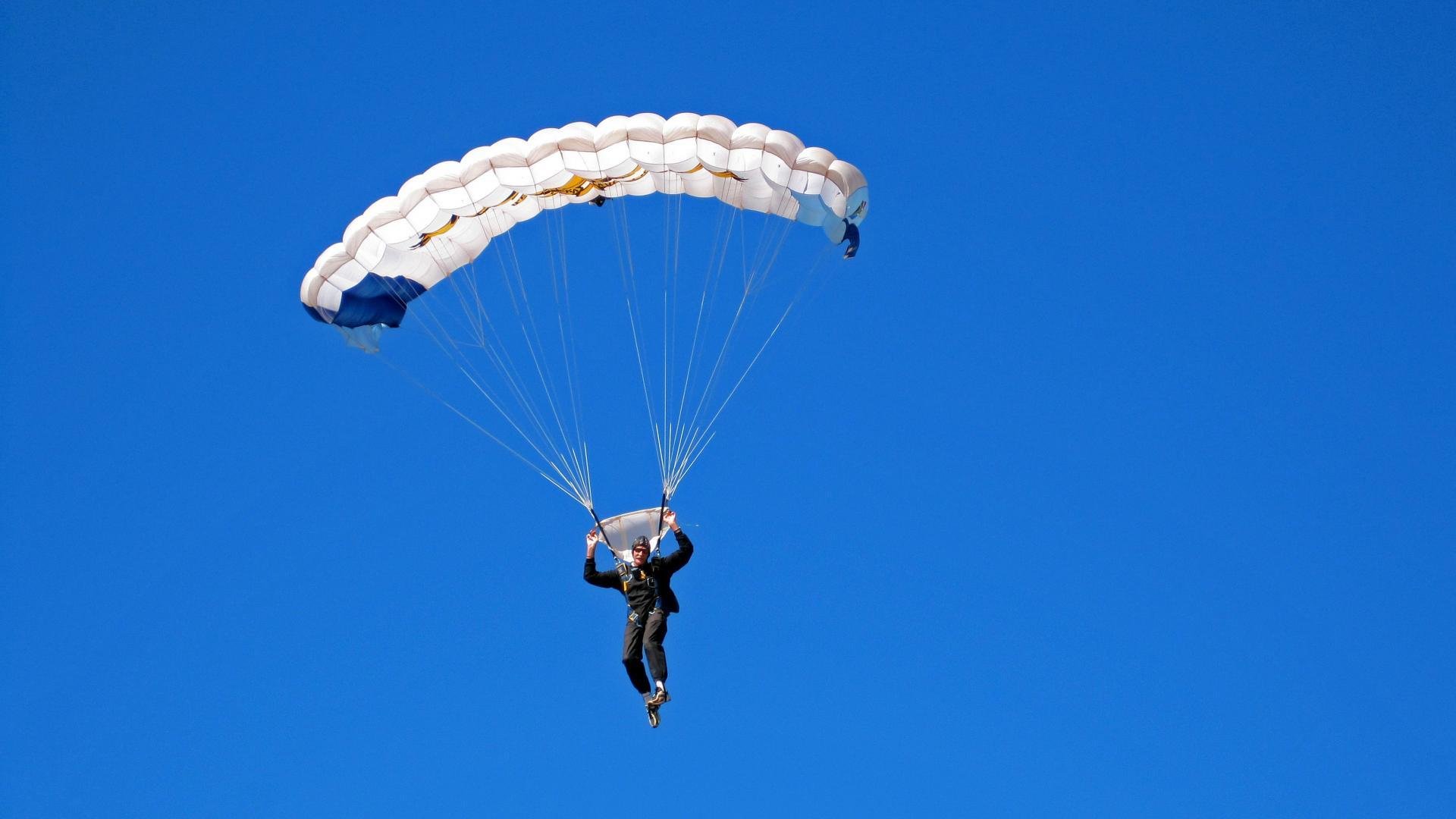 《绝地求生》全球邀请赛与《堡垒之夜》世界杯的精彩对比，2021年绝地求生全球邀请赛赛制