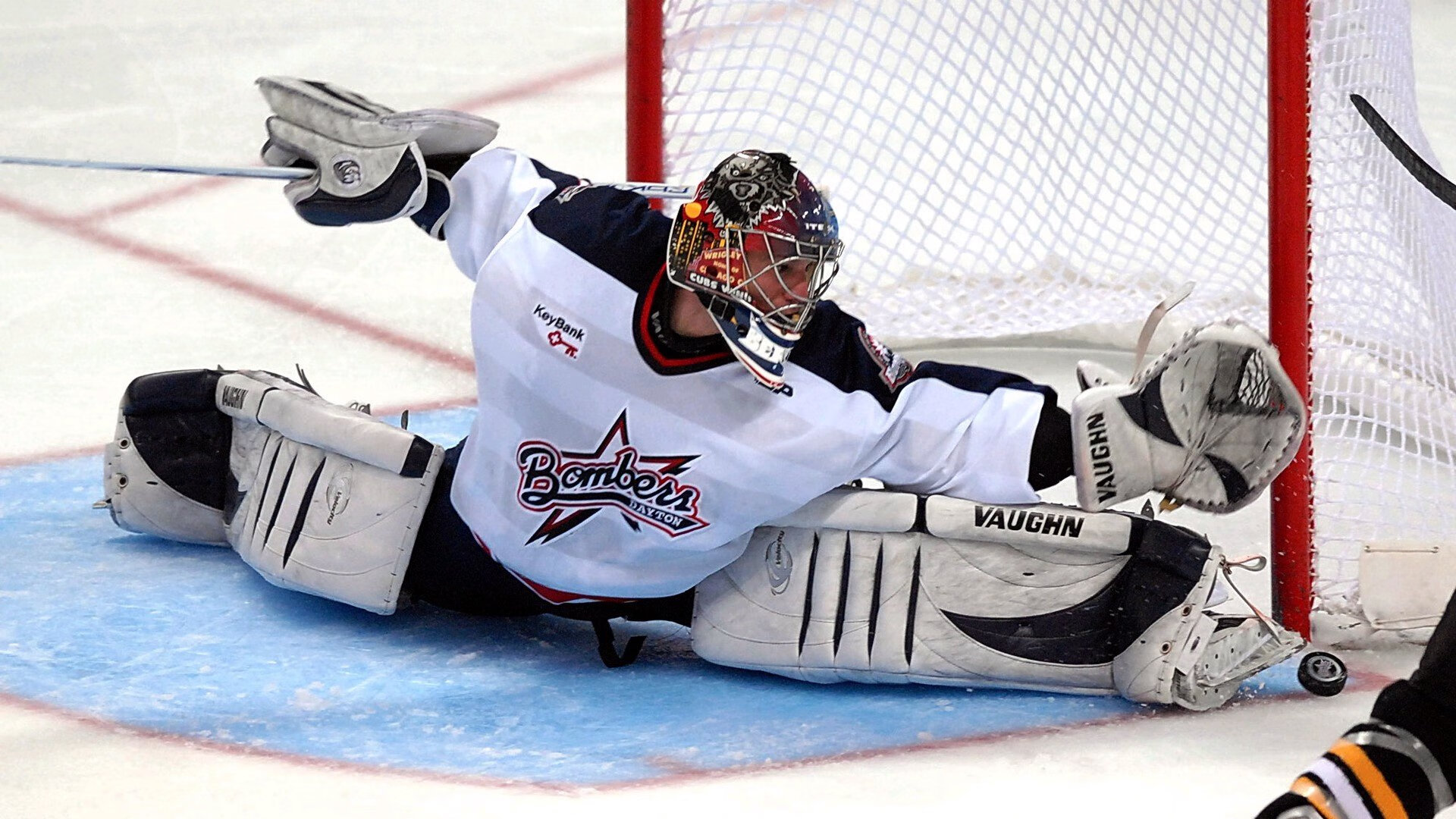 爱游戏下载-赛场“花式秀技”：突破、传球、扣篮全纪录，篮球花式扣篮